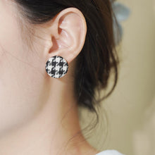 Carregar imagem no visualizador da galeria, 【Stud Earrings】Black - White Plaid Fabric Round Earrings for Daily Office Look