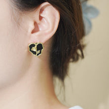 Charger l&#39;image dans la galerie, Subang Stud, Rekaan Hati, Enamel Hitam dan Mawar Emas, Barang Kemas Elegan Vintaj, Untuk Wanita