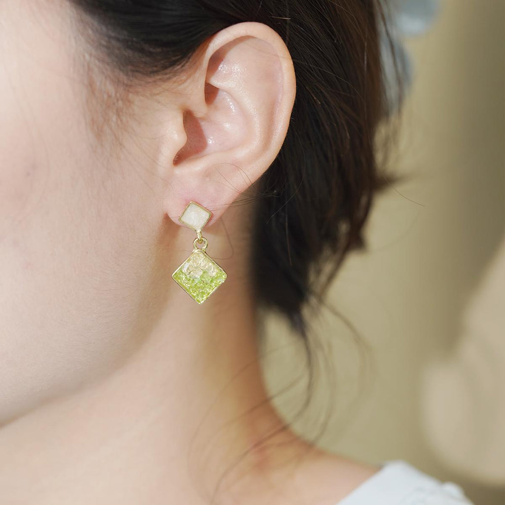 【Stud Earrings】Gold - Edged White & Green Square - Glitter Earrings for Daily Chick