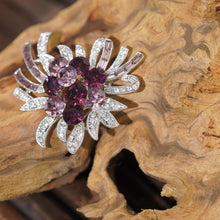 Load image into Gallery viewer, Kerongsang Bunga Permata Ungu, Reka Bentuk Daun, dengan Aksen Berkilauan, Untuk Wanita, Sesuai untuk Aksesori Perayaan Muslim Tudung pin brooch