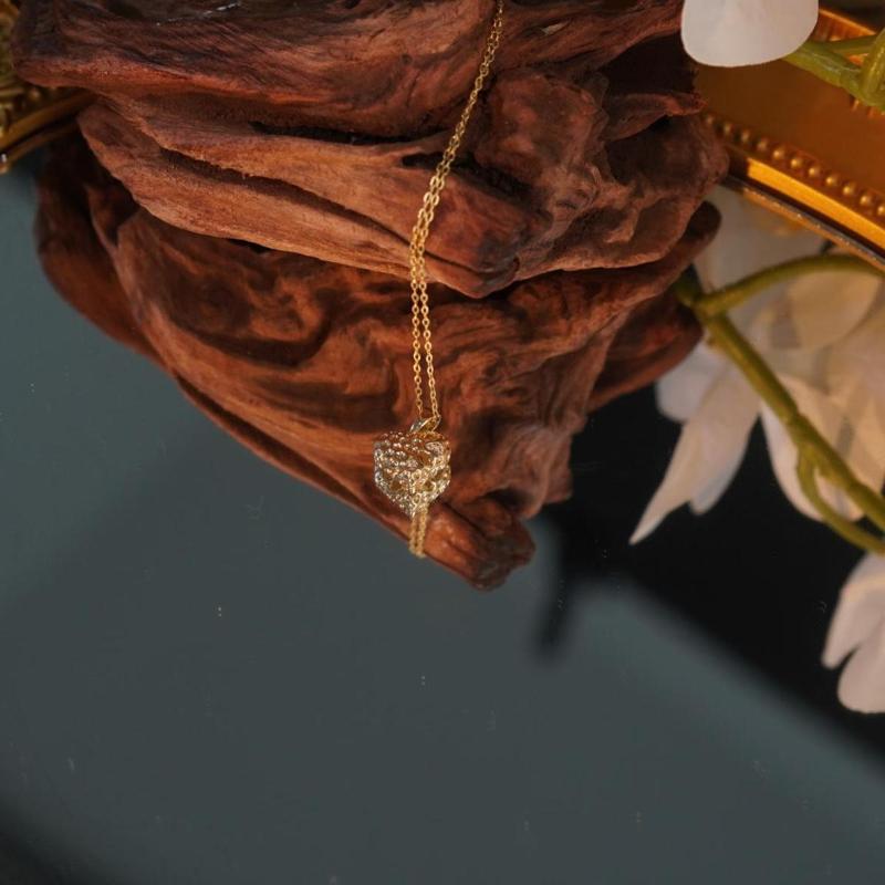 【Pendant Necklace】  Gold-Plated Heart Pendant Necklace, Delicate Chain Jewelry for Women