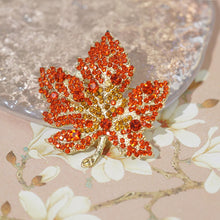 Load image into Gallery viewer, Kerongsang besar bahu Daun Maple Bercahaya, Nada Merah-Oren, Fesyen Kreatif, Sesuai untuk Hadiah Berhati-hati