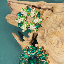 Load image into Gallery viewer, Kerongsang Kristal Bunga, Rekaan Elegan, Daun Berlian Buatan Hijau, Sesuai untuk Majlis Rasmi, Aksesori Fesyen Wanita duan Perhiasan pin  brooch