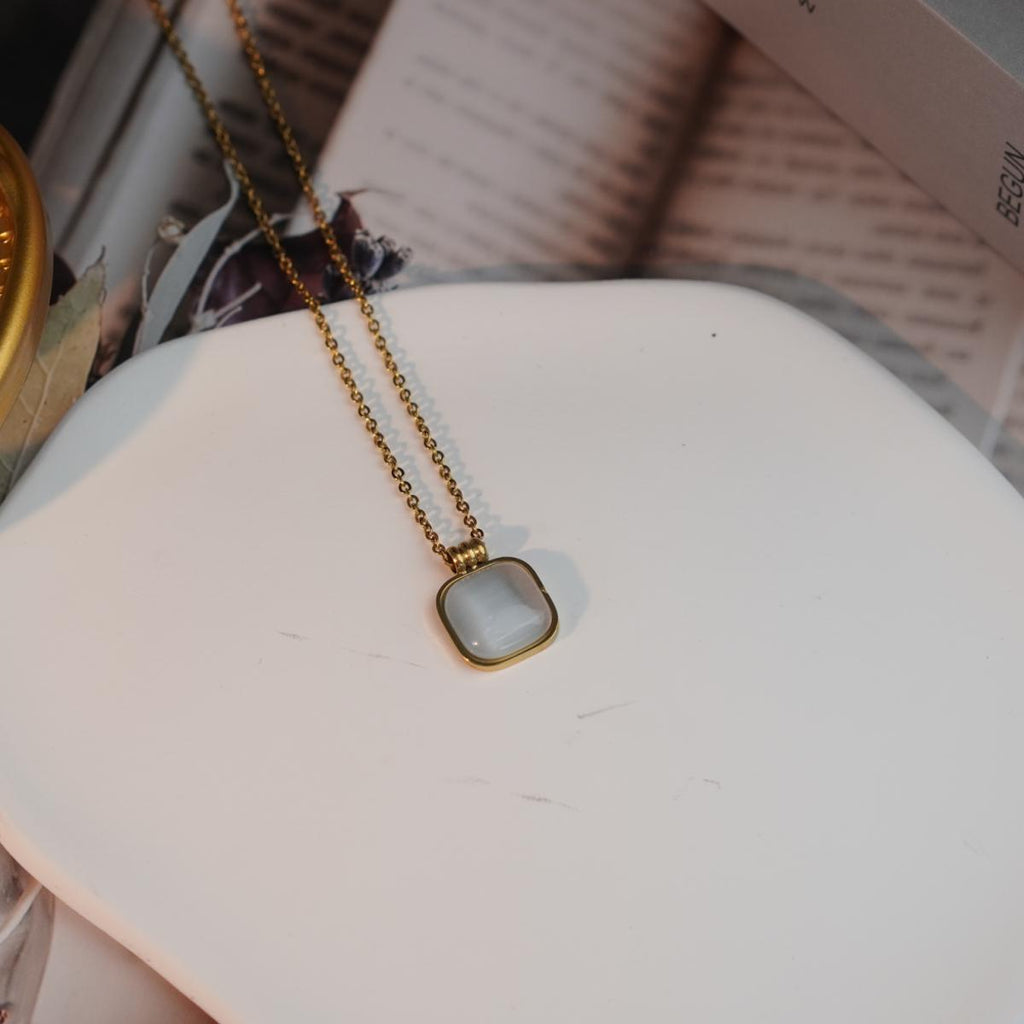Minimalist Golden Chain Necklace with Square Cat's Eye Stone Pendant, Elegant Daily Wear for Fashion Women