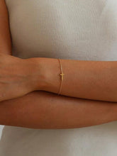 Charger l&#39;image dans la galerie, 1pc Minimalistic Cross Pendant Bracelet, Suitable For Women&#39;s Daily, Date, And Party Wear