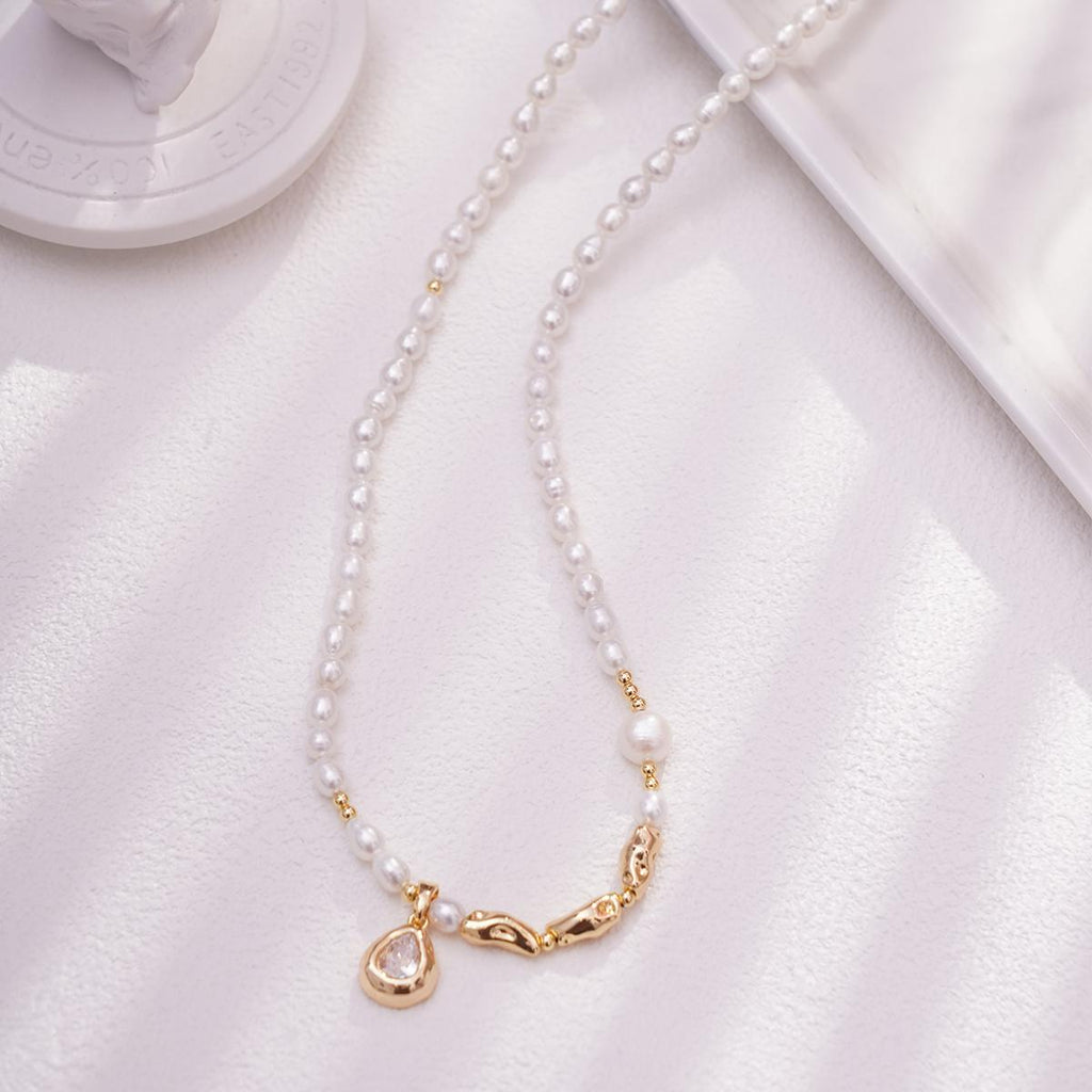 【Necklace】Bright Copper Chain Natural Freshwater Pearl Beaded Necklace with Classic Pendant Accent, Elegant Necklace for Women