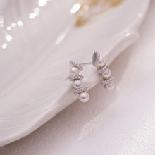 Load image into Gallery viewer, 【Stud Earring】Shining Natural Freshwater Pearl Stud Earring with Silver Post, Classic Pearl Earring for Women, Hypoallergenic Earring