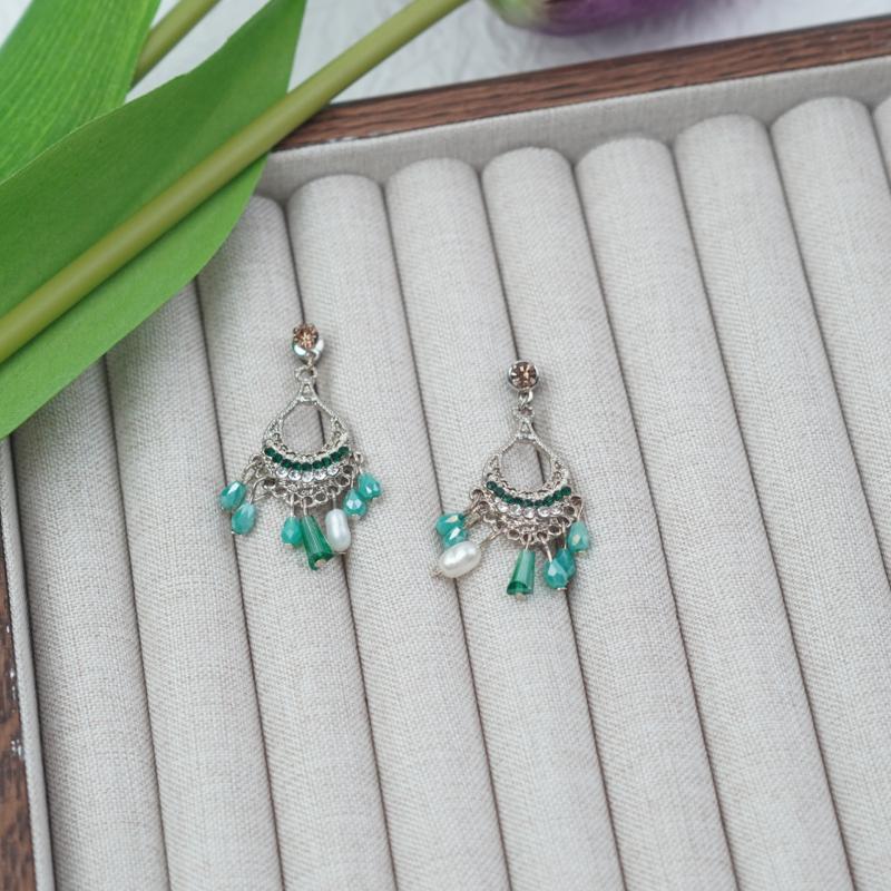 【Pendant Earrings】Teal Crystal & Pearl Earrings - Gold-Plated Layered Chain Design - Refined Versatility for Elegant Ladies