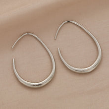 Laden Sie das Bild in den Galerie-Viewer, 2-Piece Set of Oval Earrings, Simple Earrings, Personalized Earrings