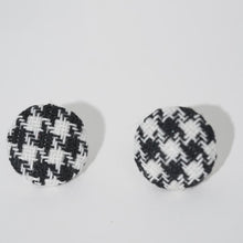 Carregar imagem no visualizador da galeria, 【Stud Earrings】Black - White Plaid Fabric Round Earrings for Daily Office Look