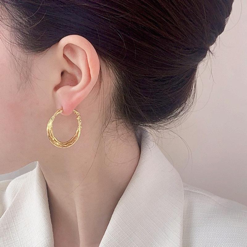 【Earrings】Twisted Gold-Tone Hoop Jewelry – Interlocking Alloy Design for Daily & Formal Wear