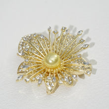 Load image into Gallery viewer, Gold Pearl Flower Brooch - Diamond-like Jewelry for Timeless Elegance