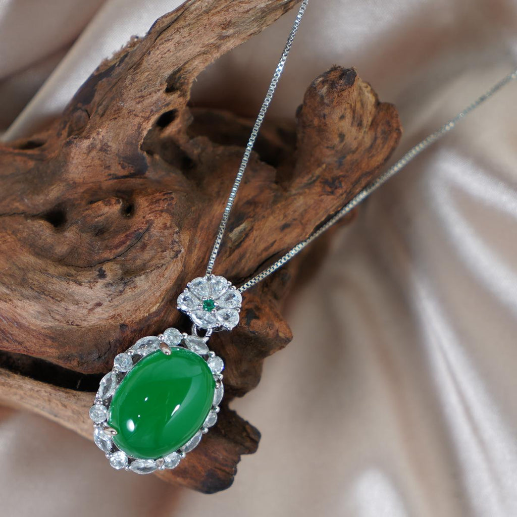 【Pendant Necklace】Green Chalcedony Oval Pendant with Full-Circle Zircon Halo & Accent Stone Lucky Charm Fashion Jewelry for Women