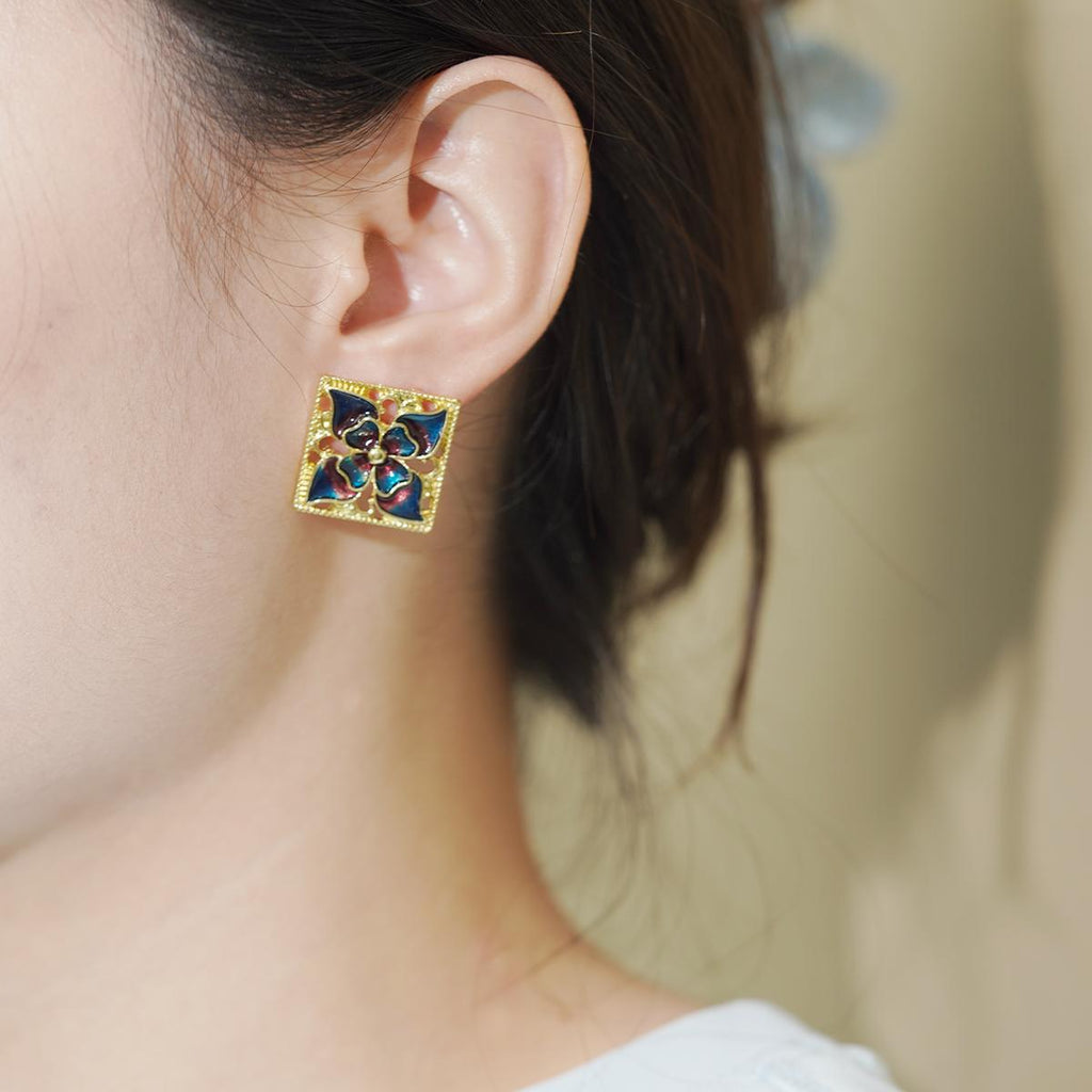 【Stud Earrings】Blue - Purple Gradient Flower with Gold Filigree Frame for Women