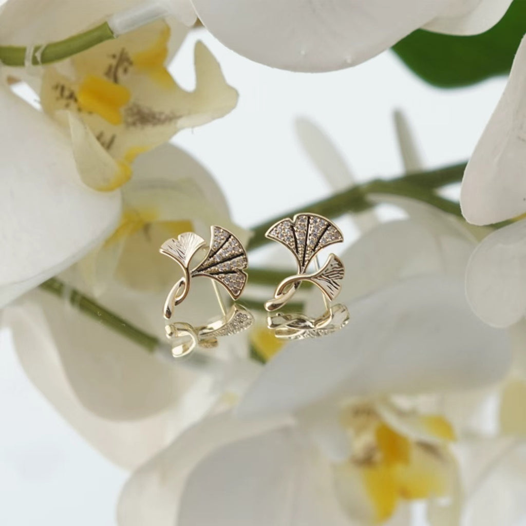 【Stud Earrings】Silver Ginkgo Leaf Stud Earring - Micro-Set Crystal Frost Accent - Nature-Realistic Minimalist for Daily Elegance