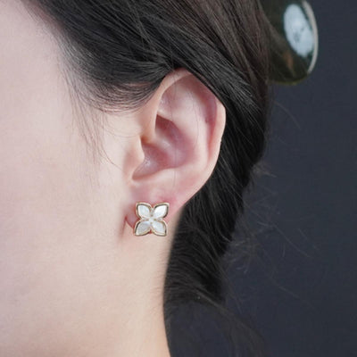【Stud Earrings】Four-Leaf Shell Studs Gold-Tone Framing Sparkling Accents Korean Spring Gift