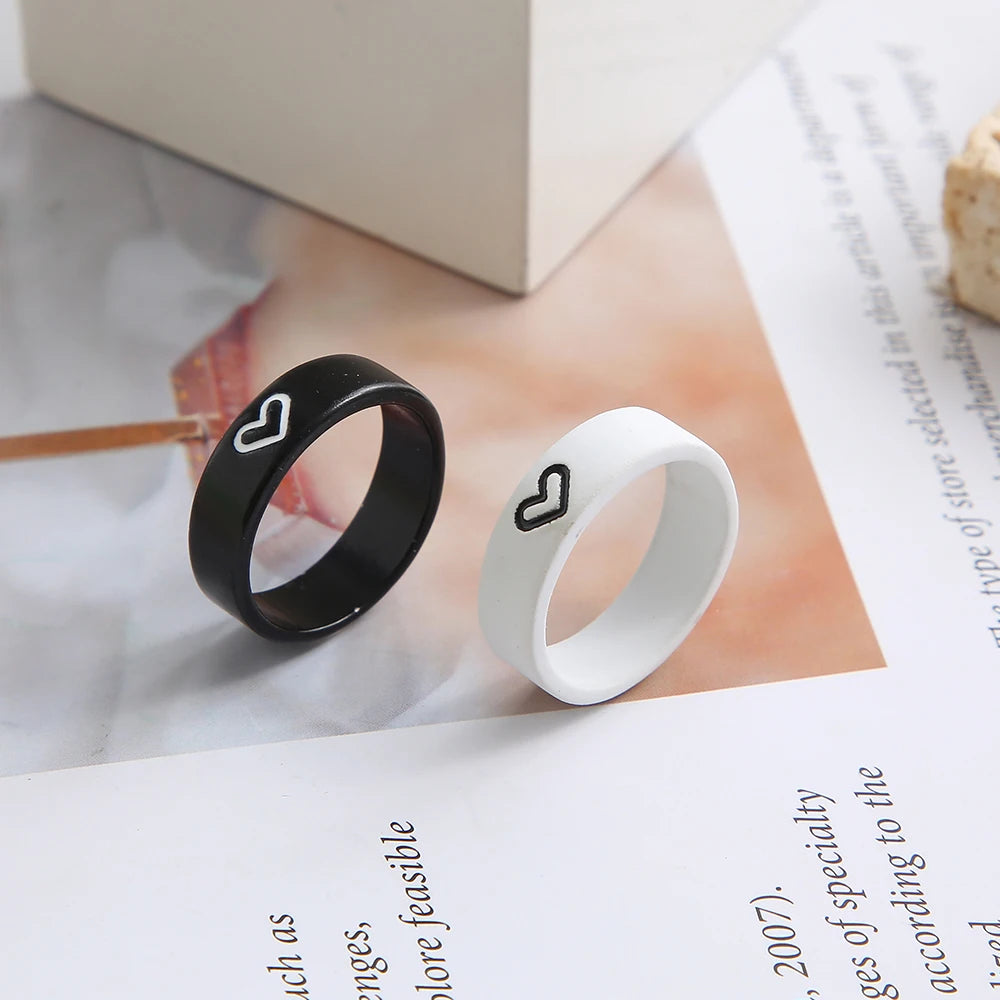 2Pcs Retro Love Heart Ring Set Hiphop Black White Color Rings Ring Fashion Heart Ring Female Couple