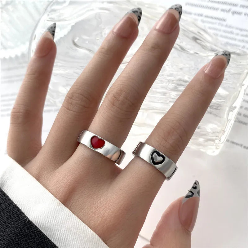 2Pcs Retro Love Heart Ring Set Hiphop Black White Color Rings Ring Fashion Heart Ring Female Couple