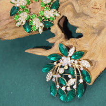 Load image into Gallery viewer, Kerongsang besar bahu Kristal Hijau, Gaya Vintaj, Glamor Retro, Sesuai untuk Gaun Rasmi / Kot, Sesuai untuk Pencinta Fesyen dan Hadiah Daun brooch