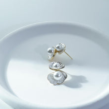 Load image into Gallery viewer, 【Sud Earrings】Alloy White Pearl Flower Shaped Earrings, Elegant &amp; Romantic for Fashion Ladies