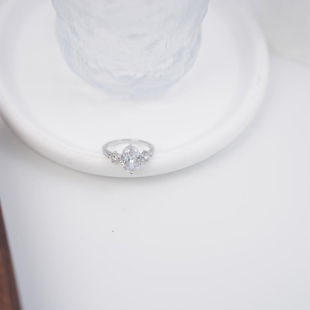Minimalist Copper Ring with Oval Zircon, Modern Geometric Everyday Accessory for Fashion Women