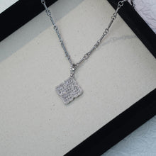 Load image into Gallery viewer, 【Pendant Necklace】Shining Clover Necklace for Women, Elegant Silver Chain, Lucky Charm Jewelry, Romantic Gift Idea