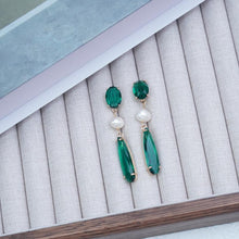 Load image into Gallery viewer, 【Earrings】Chinese Art Grass &amp; Pearl Drop Earrings Green Gradient Copper Chain Lightweight Earring for Women
