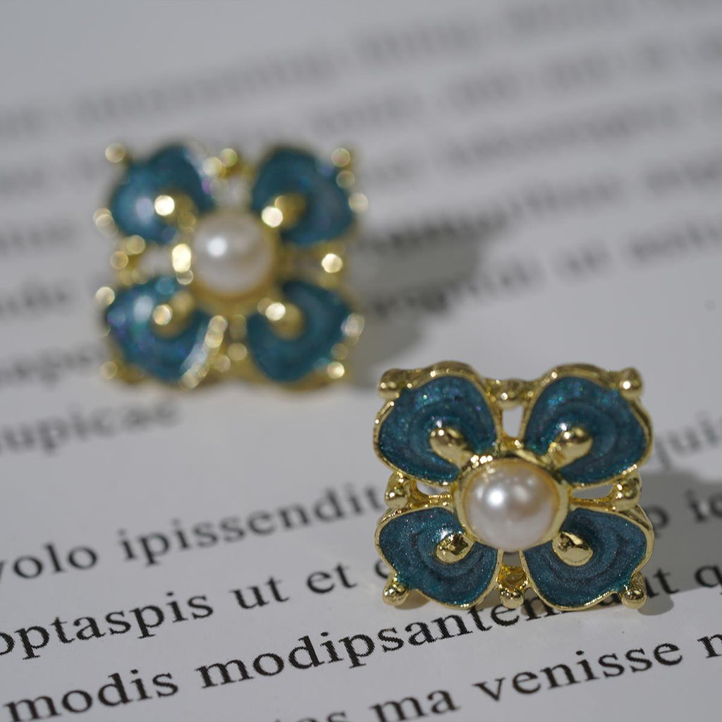 Anting-anting Stud Bunga, Kilauan Biru-Hijau, Mutiara Enamel-Sekitar, Dipotong Emas, Untuk Gadis