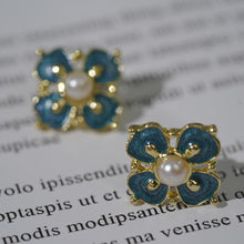 Load image into Gallery viewer, Anting-anting Stud Bunga, Kilauan Biru-Hijau, Mutiara Enamel-Sekitar, Dipotong Emas, Untuk Gadis