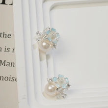 Laden Sie das Bild in den Galerie-Viewer, Subang Stud, Perak, Bunga Biru Muda Bernada dan Mutiara, Dihiasi Zirkon, Segar dan Manis, Untuk Wanita Fesyen cute  earrings