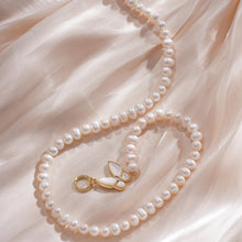 Load image into Gallery viewer, Elegant Natural Freshwater Pearl Necklace - Butterfly Accent - Feminine Charm for Everyday Wear