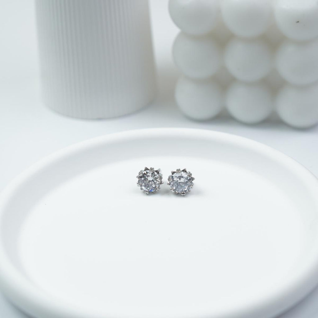 【Stud Earrings】9MM Classic Claw Zircon Stud Earrings, Shiny & Versatile Design, Ideal for Fsahion Women