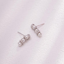 Load image into Gallery viewer, 【Stud Earring】Shining Natural Freshwater Pearl Stud Earring with Silver Post, Classic Pearl Earring for Women, Hypoallergenic Earring