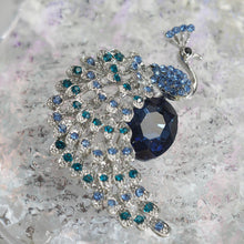 Laden Sie das Bild in den Galerie-Viewer, Kerongsang Merak, Gaya Regal, Diperbuat daripada Aloi dengan Zirkon Biru, Pesona Diraja, Sesuai untuk Wanita Elegan pin  brooch