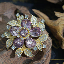 Laden Sie das Bild in den Galerie-Viewer, Kerongsang Bunga, Untuk Wanita, dengan Zirkon Ungu dan Daun Berkilauan, Sesuai untuk Acara Elegan pin  brooch