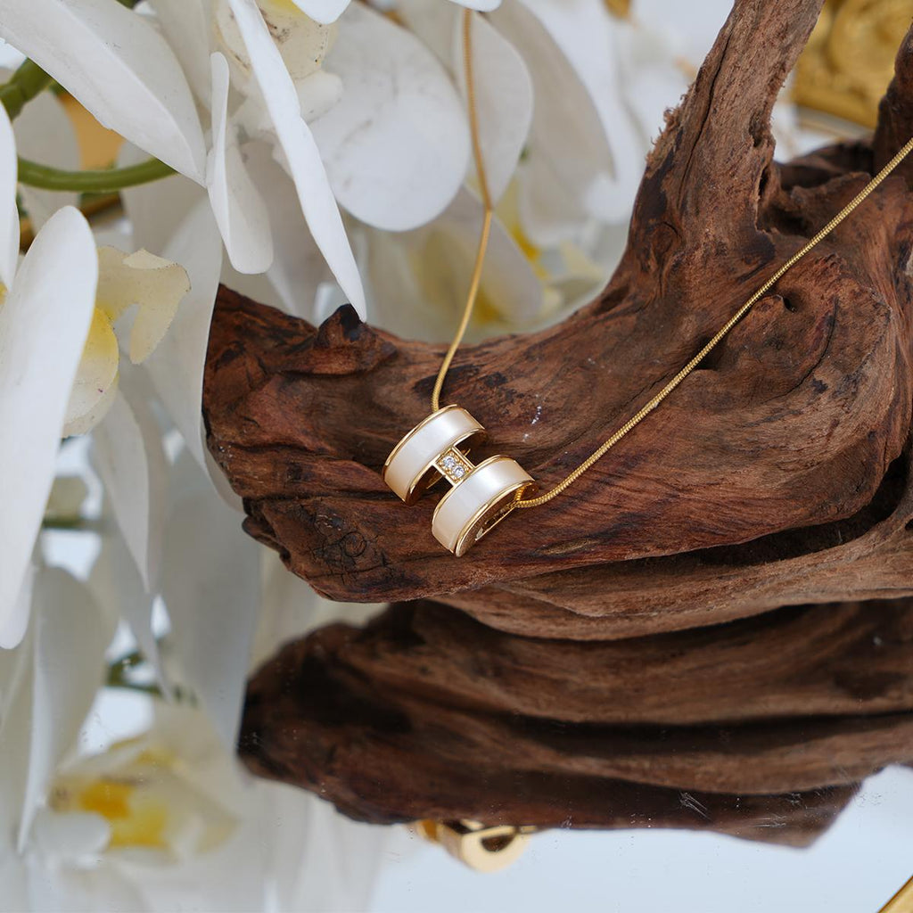 【Necklace】Pearlescent Cylinder Necklace Gold Stainless Steel Chain Zircon Accent Minimalist Modern Elegant Jewelry for Women