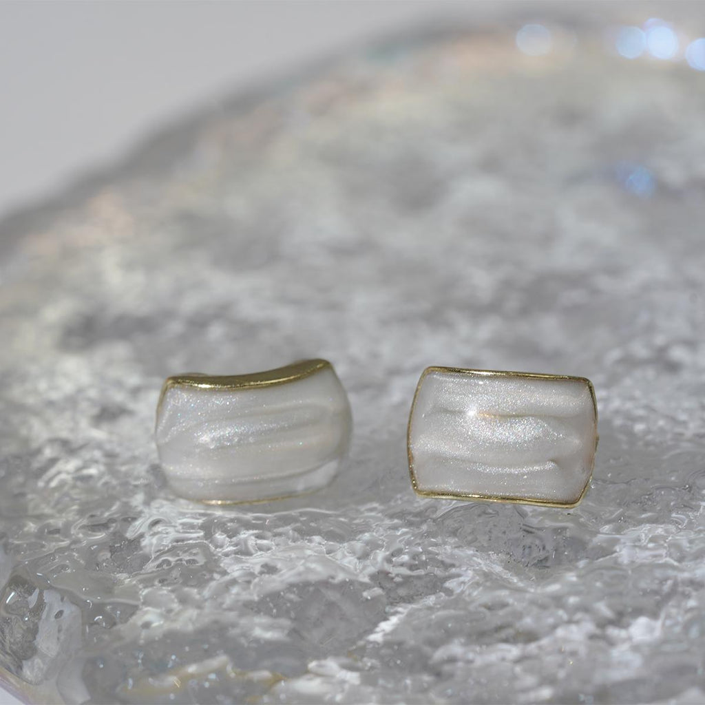 【Stud Earrings】Glittery Resin in Purple, Red, White & Blue-Gray - for Daily Wear