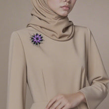 Cargar imagen en el visor de la galería, Kerongsang besar bahu Bunga, Mekar Tengah Malam, Aksen Permata Ungu dan Hitam, Keanggunan Mempesonakan, Untuk Wanita Gelap Amethyst Perhiasan
