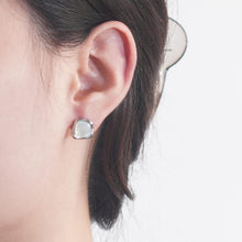 Load image into Gallery viewer, 【Stud Earrings】Silver-tone Inlaid Irregular Pearl Shell Earrings | Unique Artistic Design | Minimalist Luxury for Women