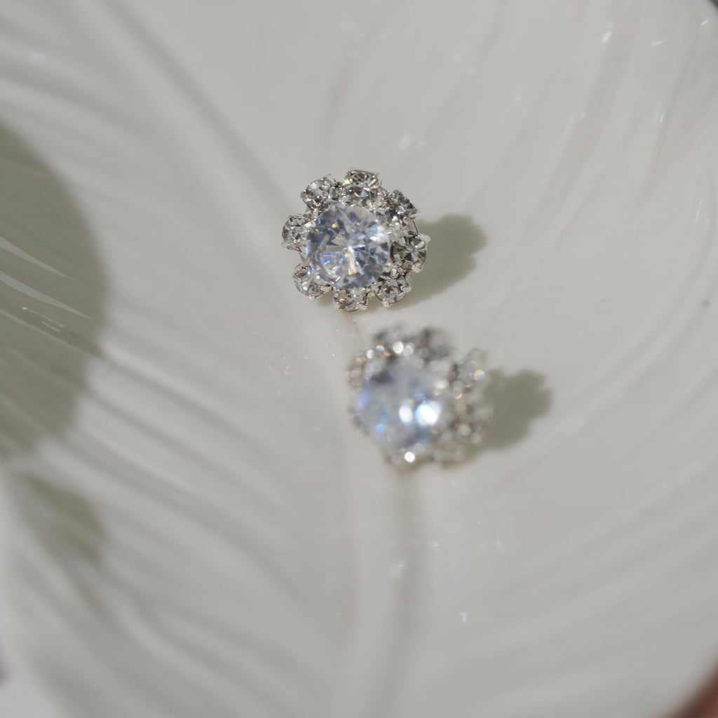 【Stud Earrings】Silver-Tone White Cubic Zirconia Petal Cluster Elegant for Daily Chick