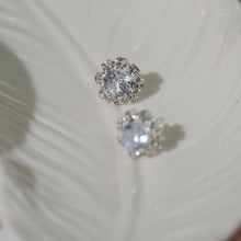Load image into Gallery viewer, 【Stud Earrings】Silver-Tone White Cubic Zirconia Petal Cluster Elegant for Daily Chick
