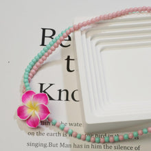 Charger l&#39;image dans la galerie, Kalung Manik, Dua Lapisan, Warna Merah Jambu Pastel dan Biru, Rantai Loket Plumeria, Gaya Percutian Manis, Sesuai untuk Pakaian Musim Panas Jewelry Necklaces