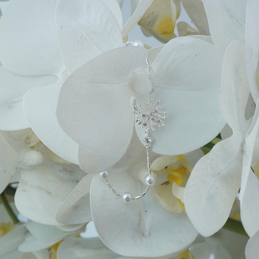 Elegant Snowflake Pearl Bracelet - Silver-Tone Chain with Cubic Zirconia & Faux Pearls, Adjustable Women's Accessory