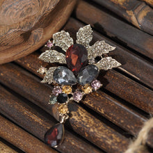 Load image into Gallery viewer, Kerongsang Bunga, Gaya Vintaj, dengan Batu Permata dan Reka Bentuk Anggur, Pin Asimetri, Barang Kemas untuk Wanita pin  brooch