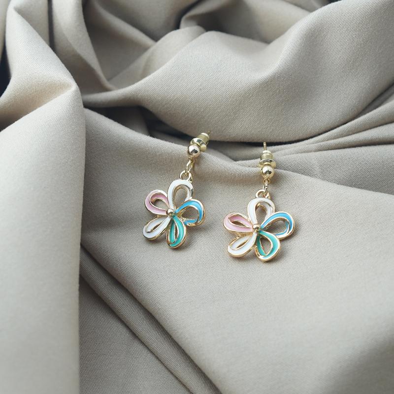 【Stud Earrings】Color-Gradient Petal Studs with Gold Beads & Chains - Four-Tone Floral & Micro-Link Design - Effortless Spring Fresh