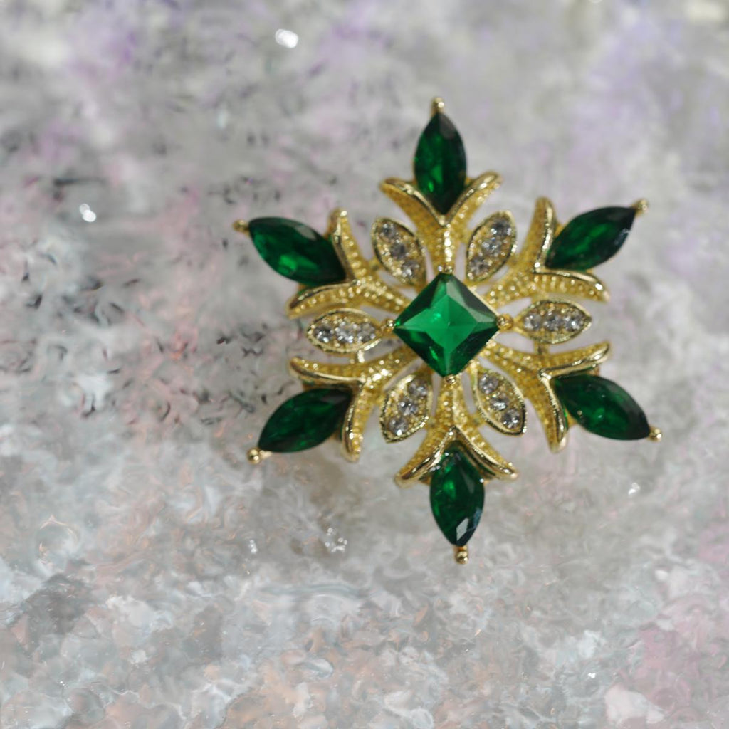 Kerongsang Kepingan Salji, Bersalut Emas, Permata Hijau Zamrud, Berkilau Mempesonakan, Sesuai untuk Gaya Harian pin  brooch