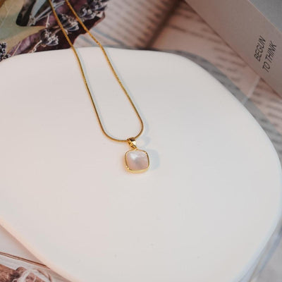 【Pendant Necklace】Minimalist Square Shell Pendant Necklace, Elegant & Versatile for Daily&Dating Looks