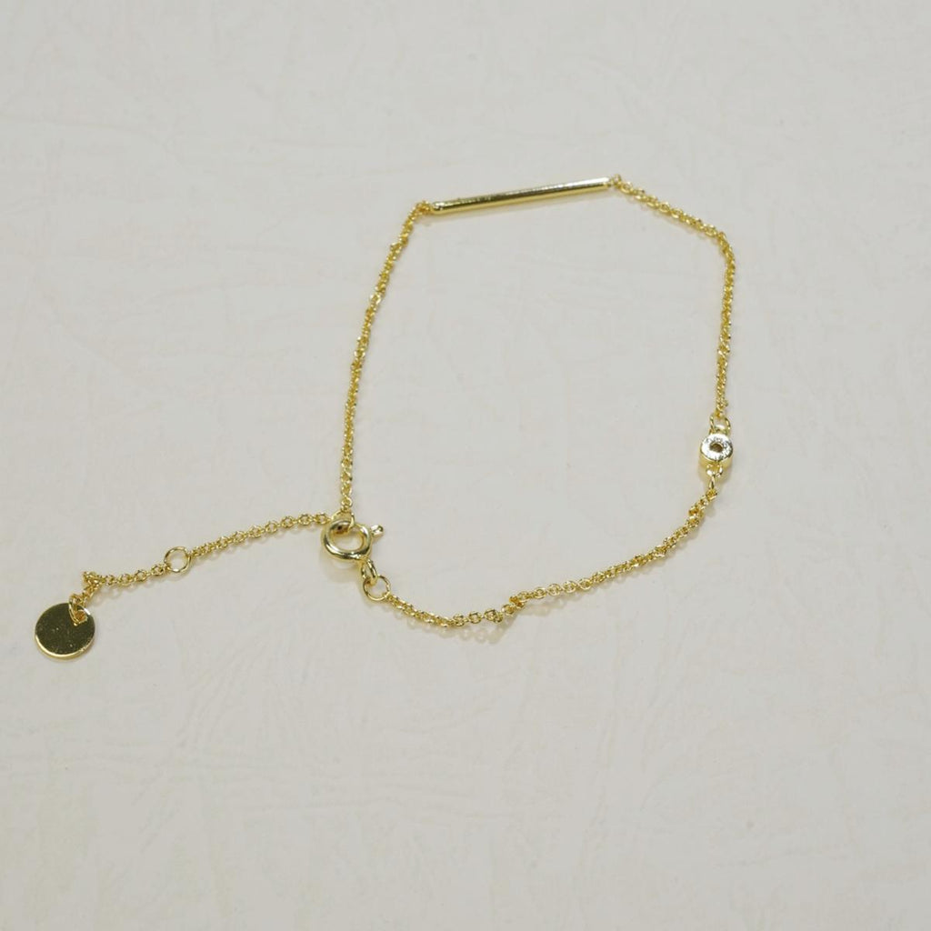 【 Bracelet】Alloy Gold Plated Bracelet with Dainty Zircon, Delicate Daily Jewelry for Fashion Lovers