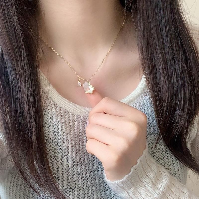 【Pendant Necklace】French Style Alloy Gold-Tone Necklace with Butterfly Charm & Pearl Accents, Minimalist Layered Jewelry for Women, Delicate Everyday Elegance