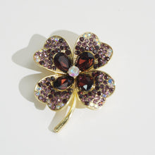 Load image into Gallery viewer, Kerongsang Semanggi Bertuah, Bingkai Aloi Emas, Warna Hijau / Ungu, Pesona Bersinar, Sesuai untuk Gaya Segar pin  brooch